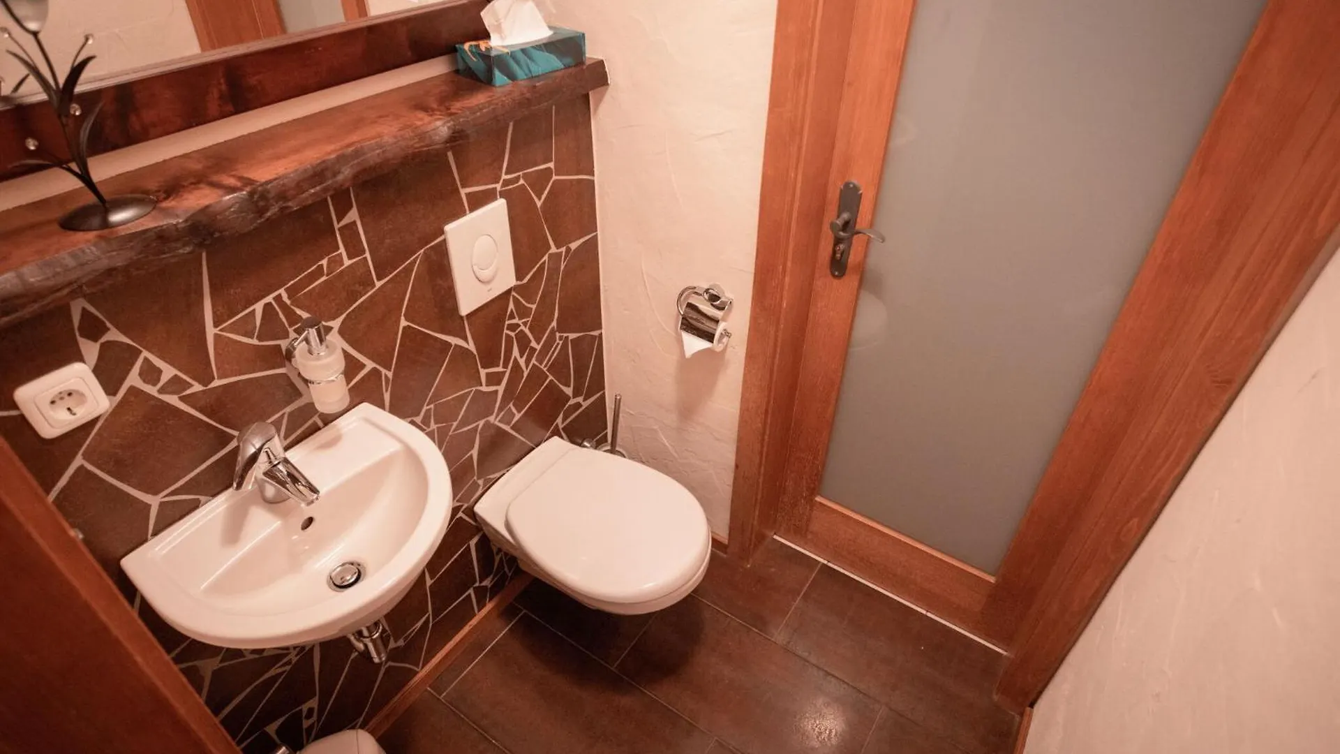 Holiday Home With Whirlpool And Sauna In וייכטאך